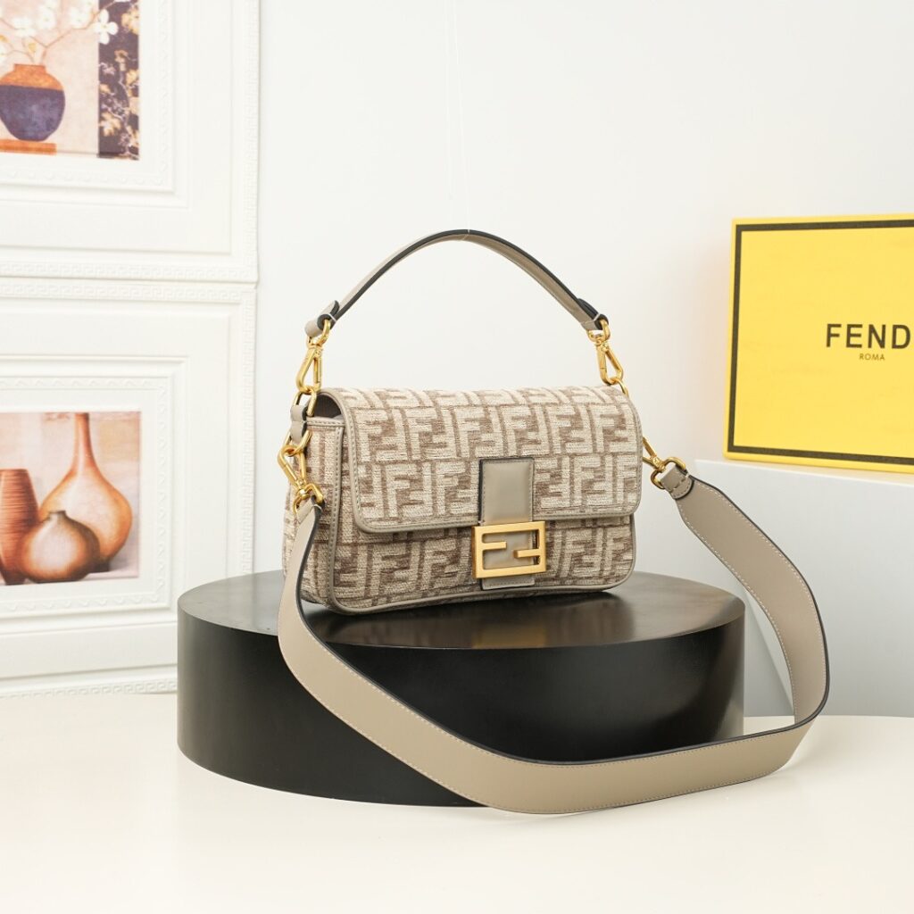 Iconic Baguette Medium Bag - Premium Quality 29 (2)