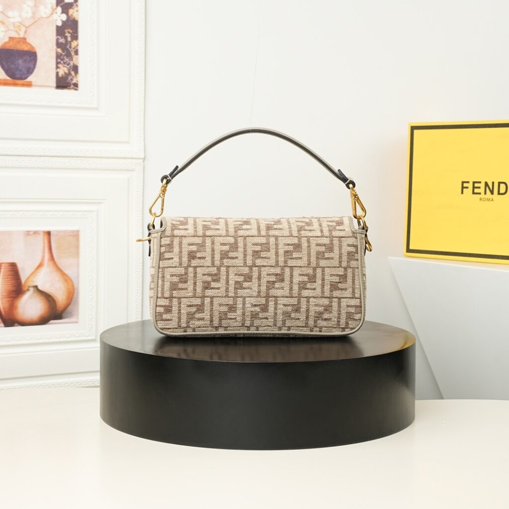 Iconic Baguette Medium Bag - Premium Quality 29 (3)