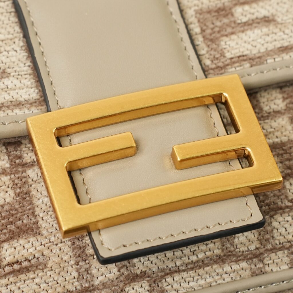 Iconic Baguette Medium Bag - Premium Quality 29 (5)