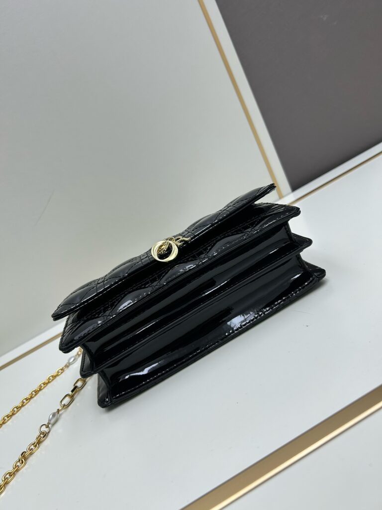 Patent Pearl Clutch – 4 Colors Available 33 (7)