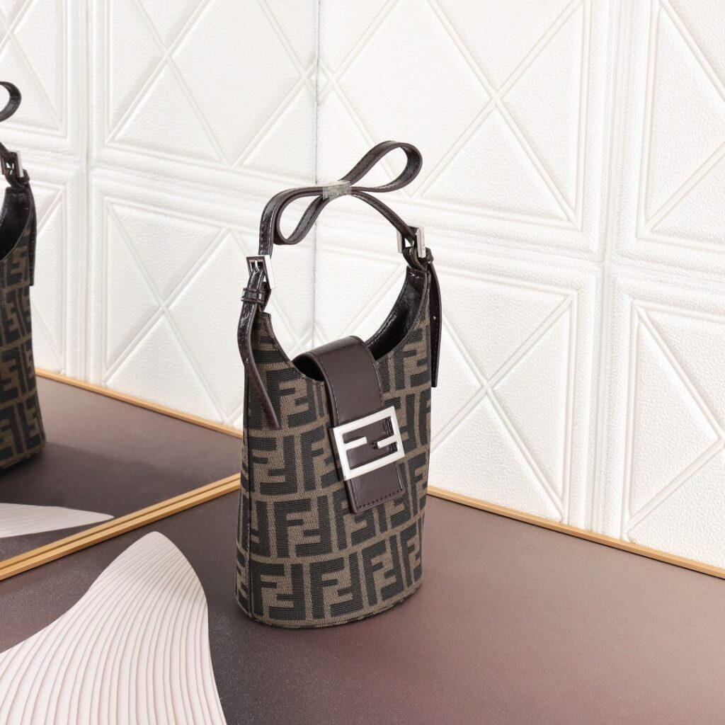 Vintage FF French Fries Underarm Bag – Monogram Style 42=== (2)