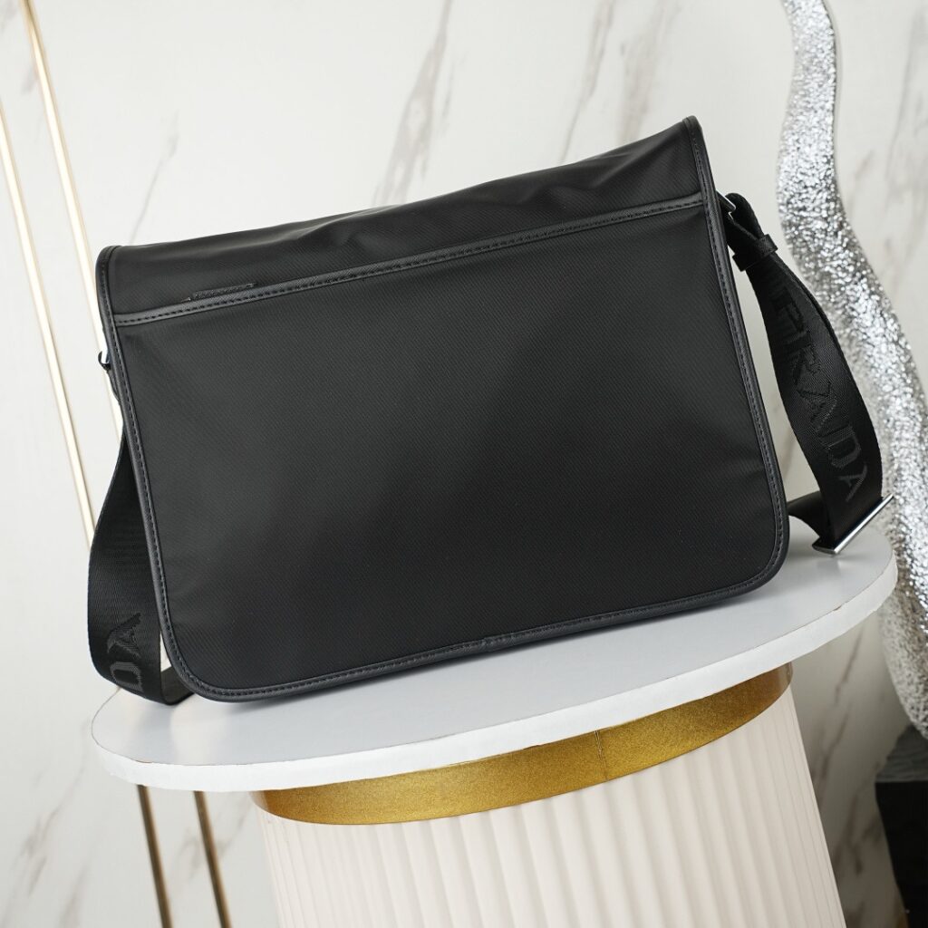 Re-Nylon Flap Messenger Bag – Black Nylon Style 46=== (3)