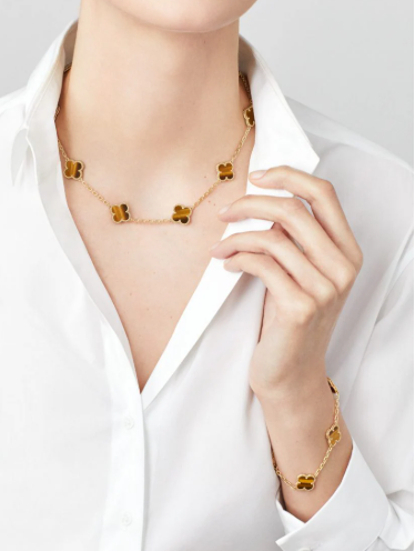 vintage alhambra necklace, 10 motifs