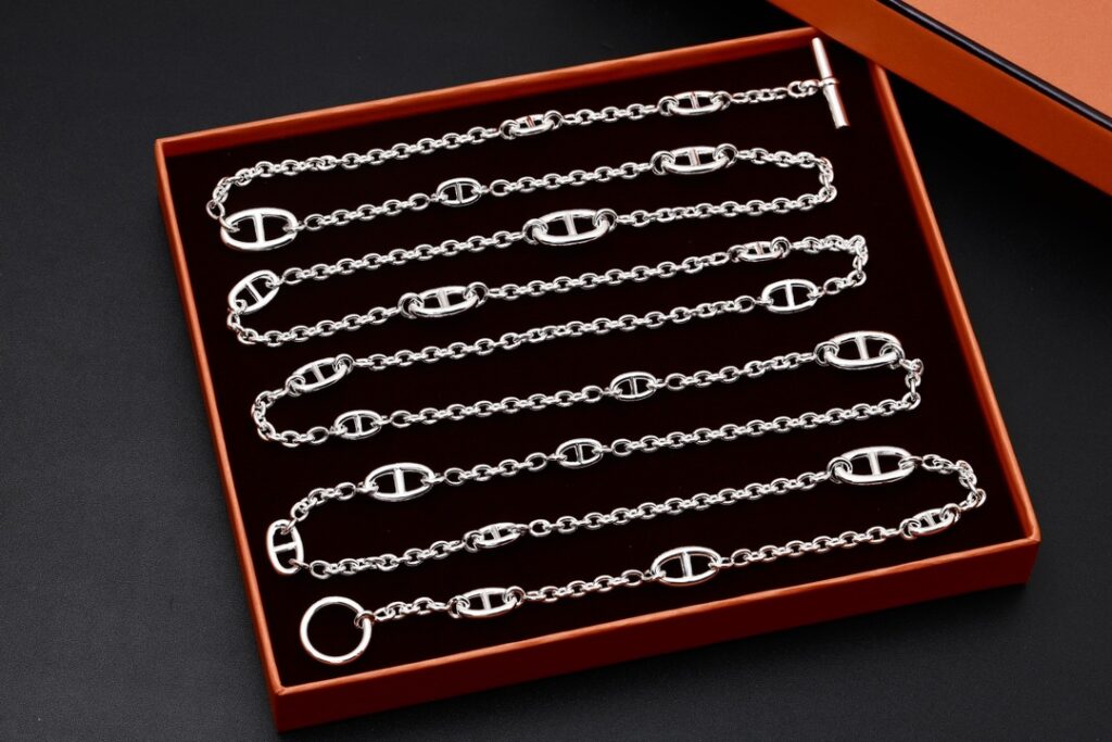 Hermès long necklace a (2)