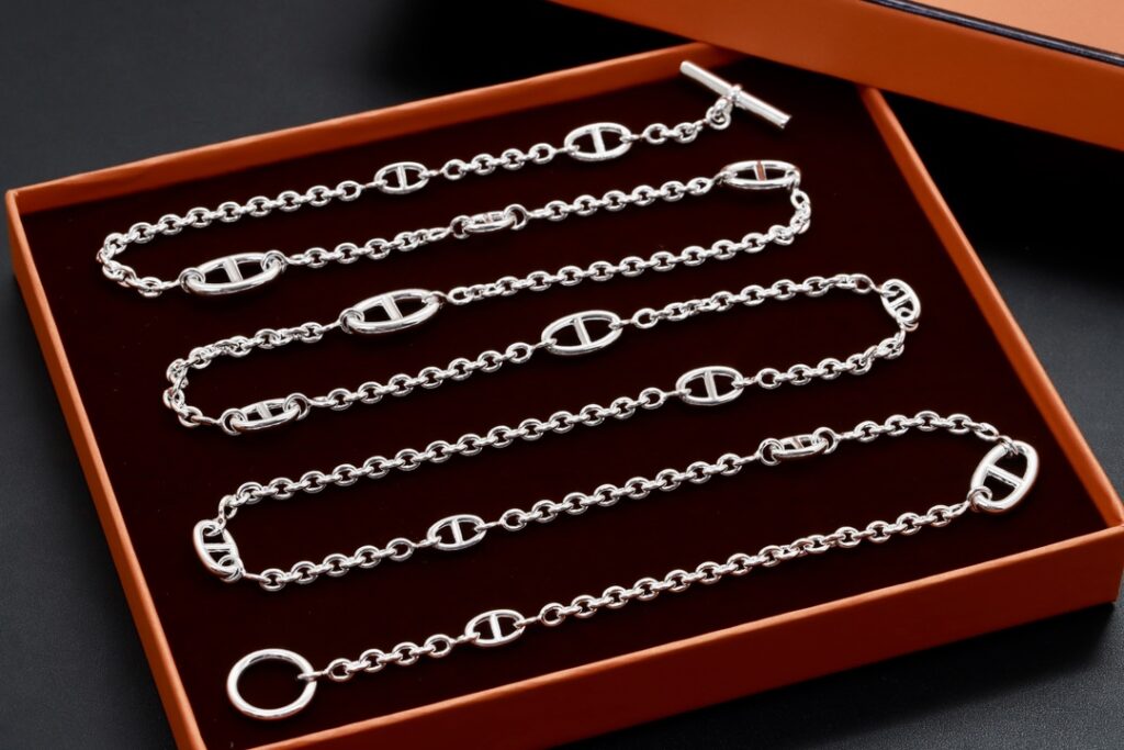 Hermès long necklace b (2)