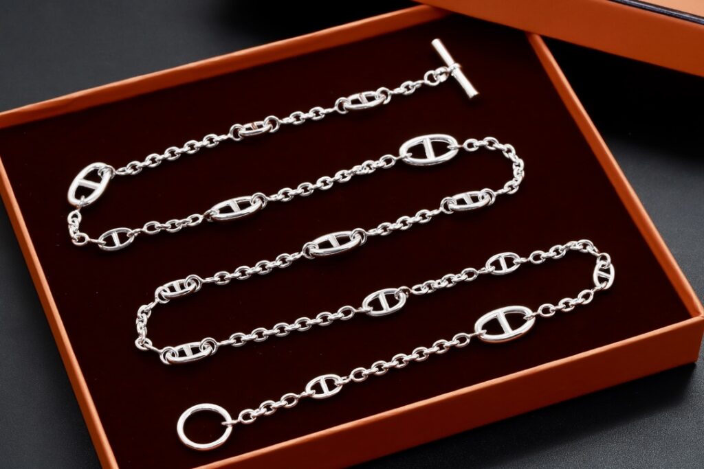 Hermès long necklace c (1)