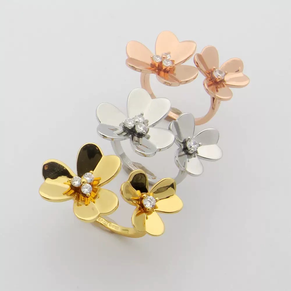 frivole between the finger ring