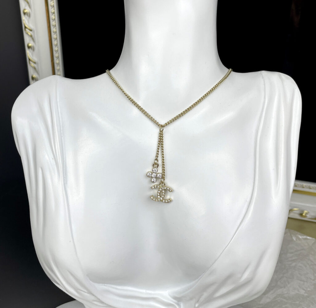 chanel's new necklace（1）
