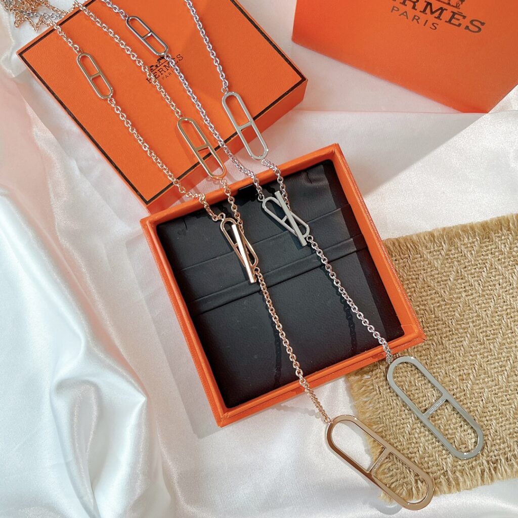 Hermès long necklace img 9937