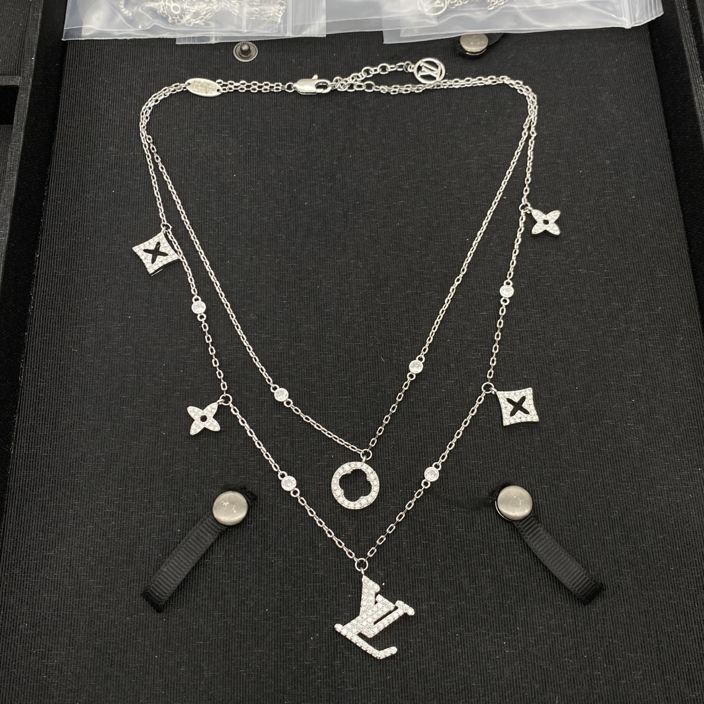 new louis vuitton necklace(1) new louis vuitton necklace(1)