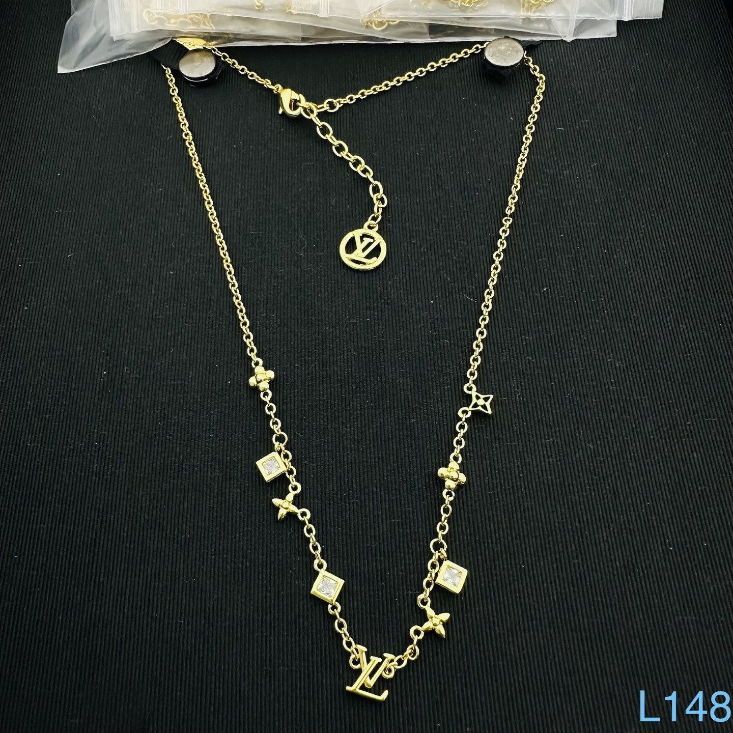 new louis vuitton necklace(1) new louis vuitton necklace(1)