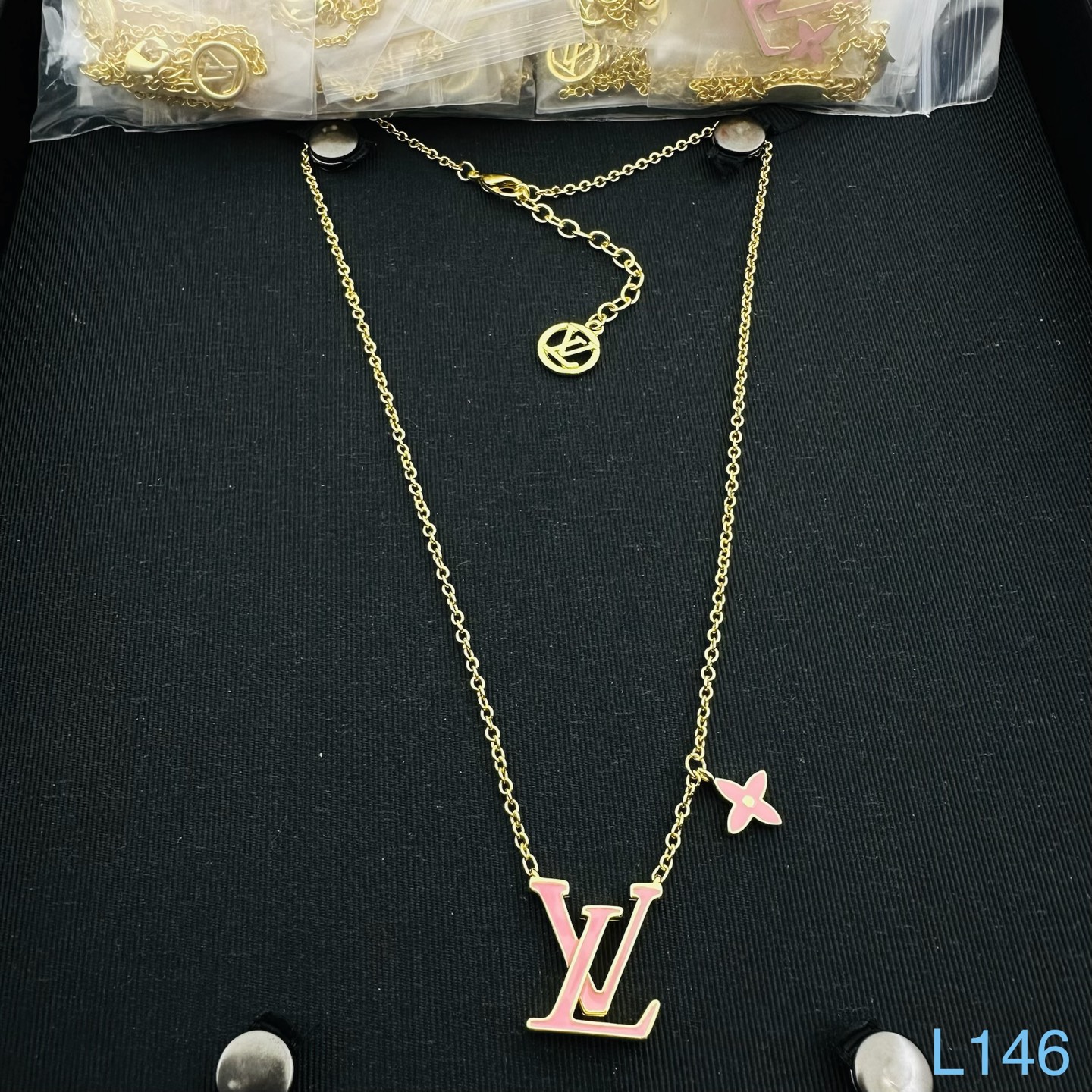new louis vuitton necklace(1) new louis vuitton necklace(1)