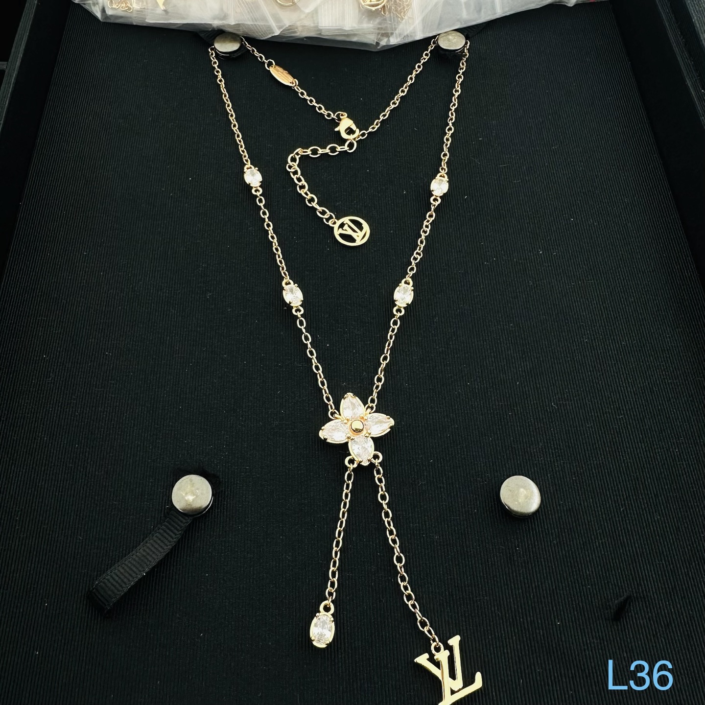 new louis vuitton necklace(1) new louis vuitton necklace(1)