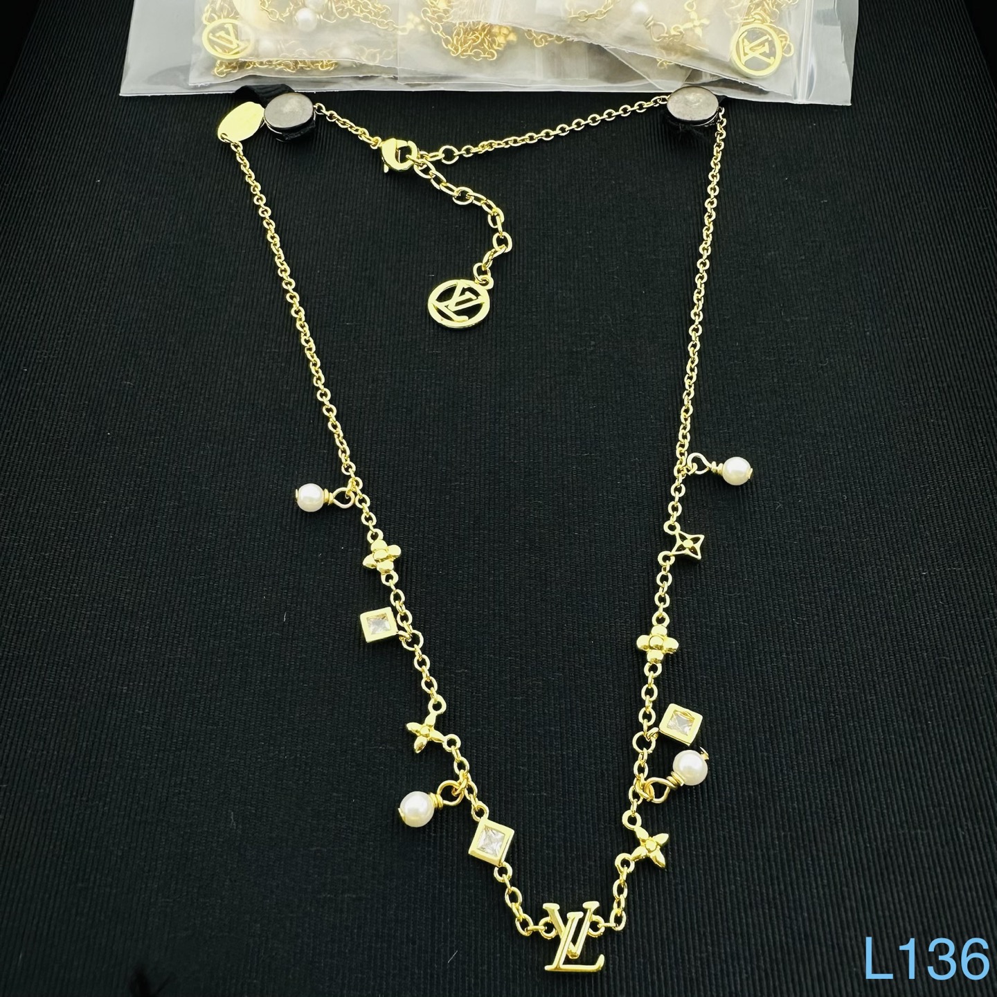 new louis vuitton necklace(1) new louis vuitton necklace(1)