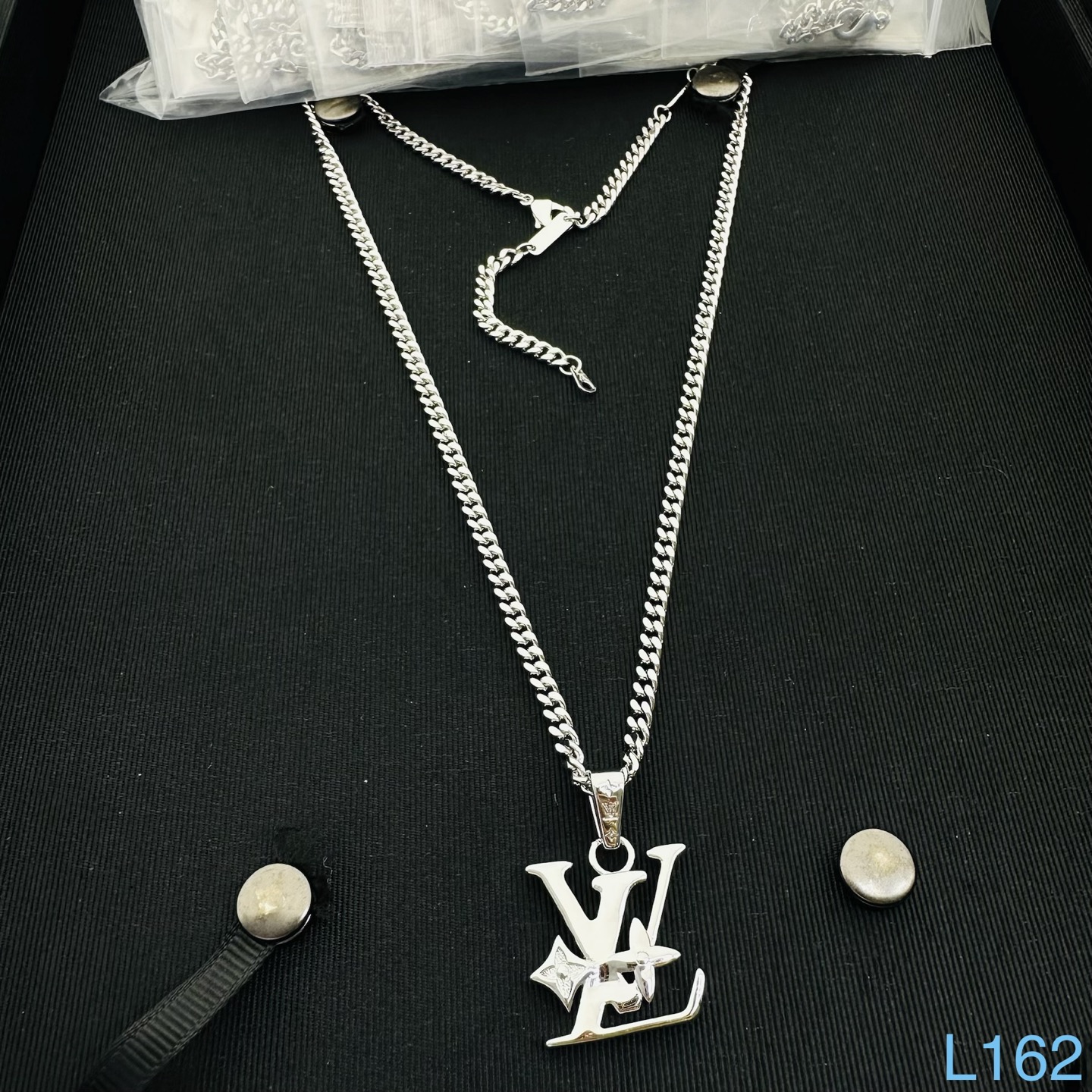 new louis vuitton necklace(1) new louis vuitton necklace(1)