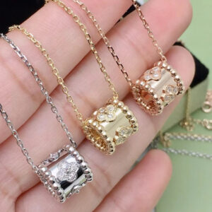 perlée clover pendant