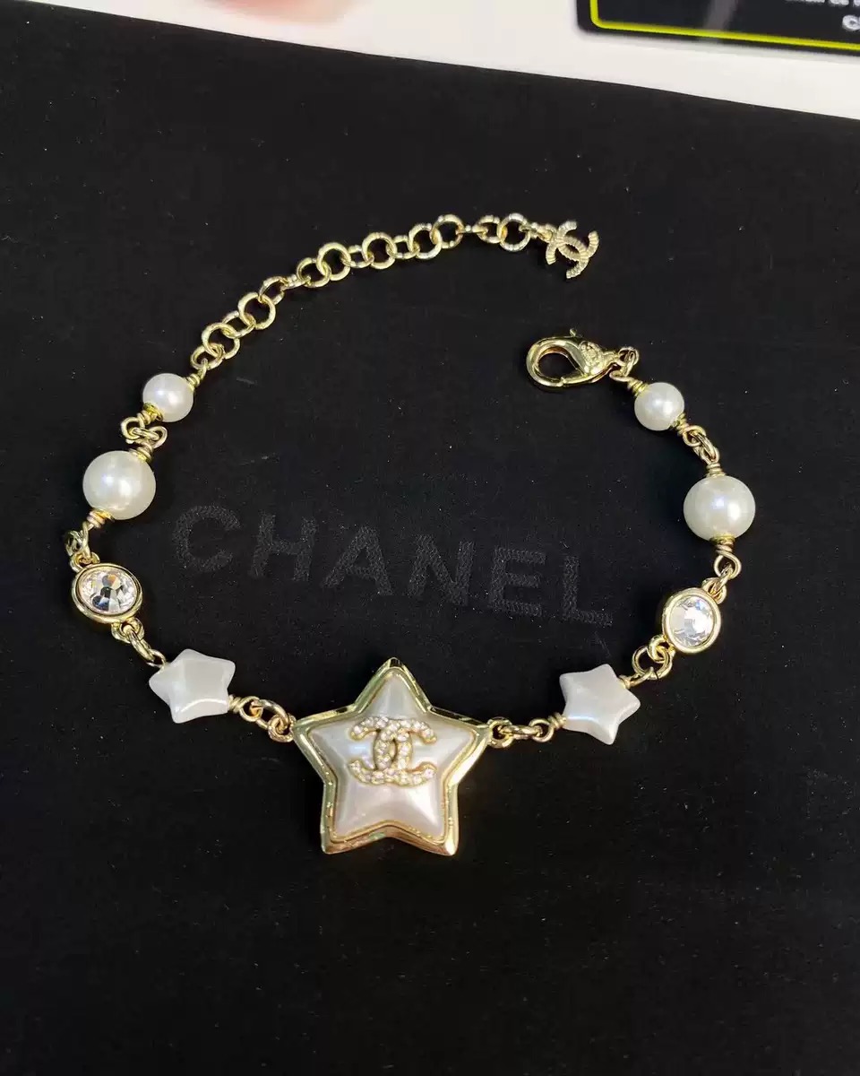 chanel's new necklace(2) chanel's new necklace(2)